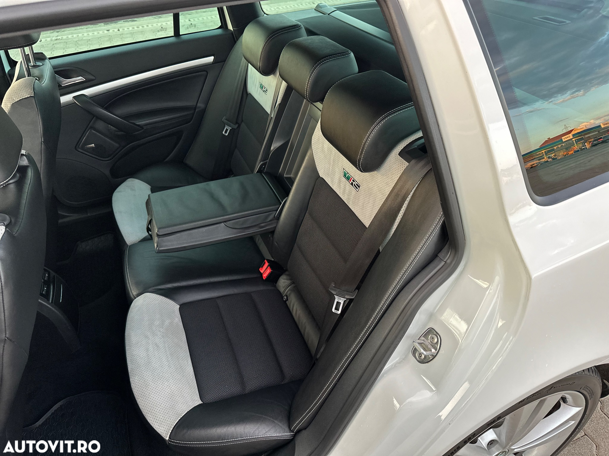 Skoda Octavia Combi 2.0 TDI DPF DSG RS - 9