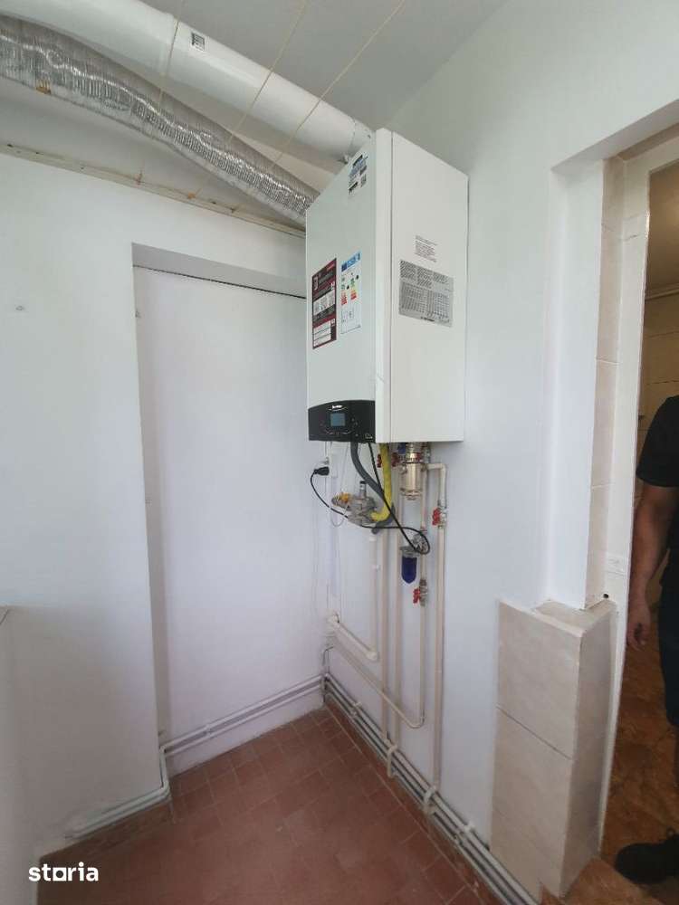 Ap. 3 camere zona 9 Mai-Domnisori, cu aer conditionat si centrala et 2 — fotografia 2