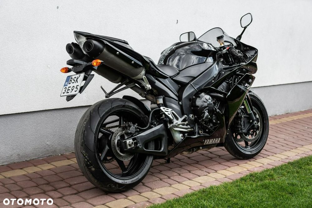 Yamaha R1 - 3