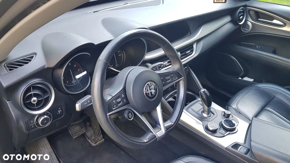 Alfa Romeo Stelvio 2.0 Turbo 16V AT8-Q4 Ti - 22