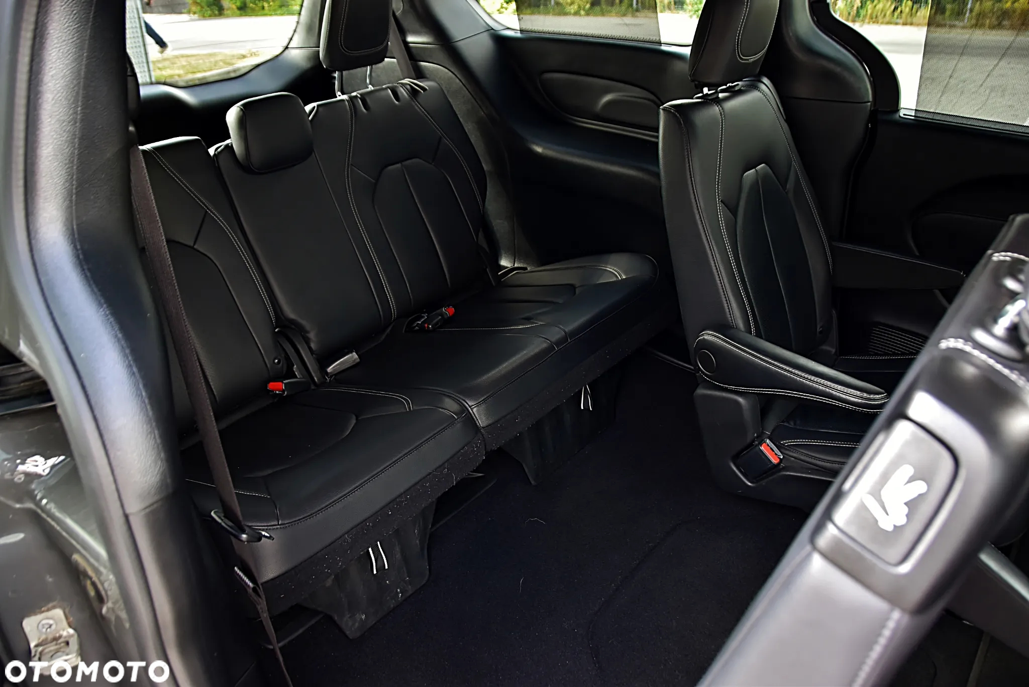 Chrysler Pacifica - 30