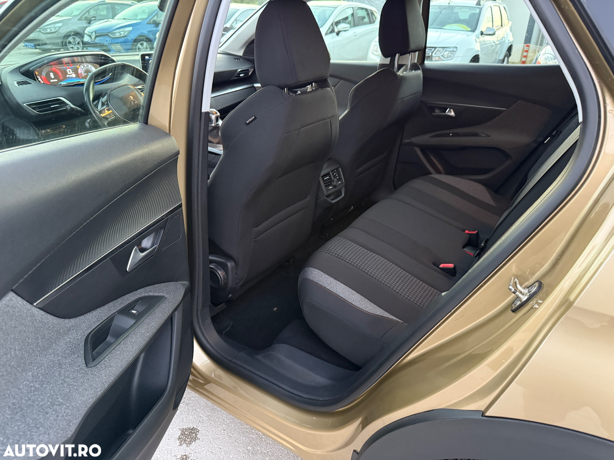 Peugeot 3008 1.2 PureTech Turbo S&S Allure - 16