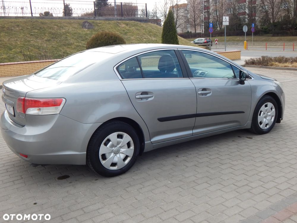 Toyota Avensis 1.8 Sol NAVI - 8