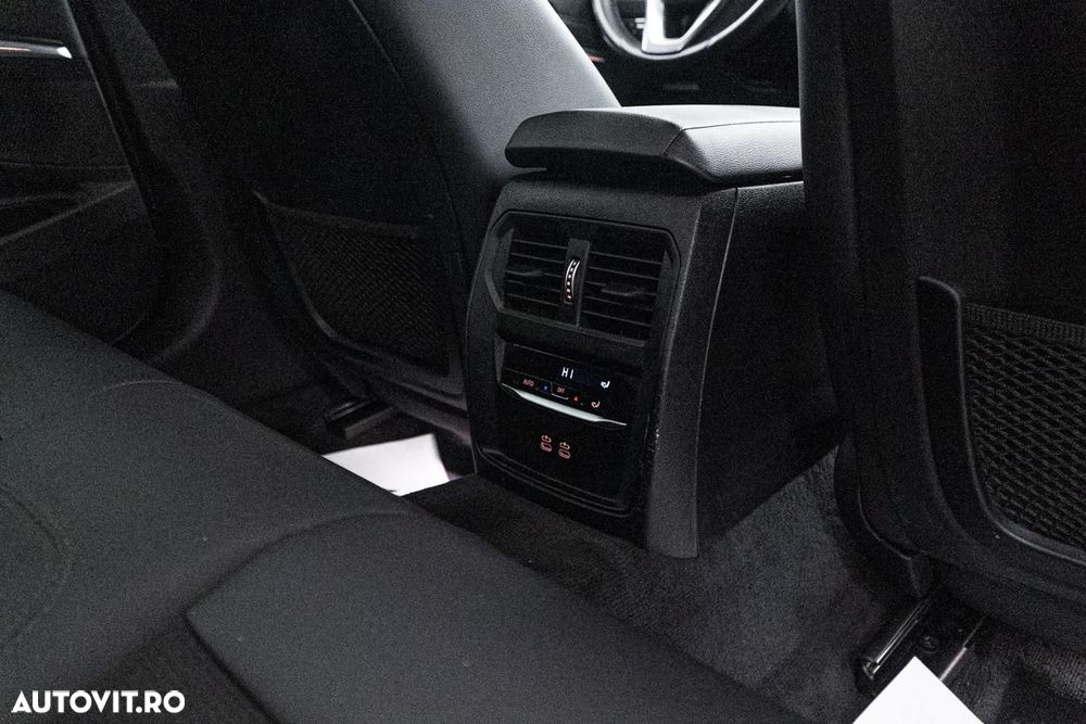 BMW Seria 3 320i Aut. Sport Line - 24