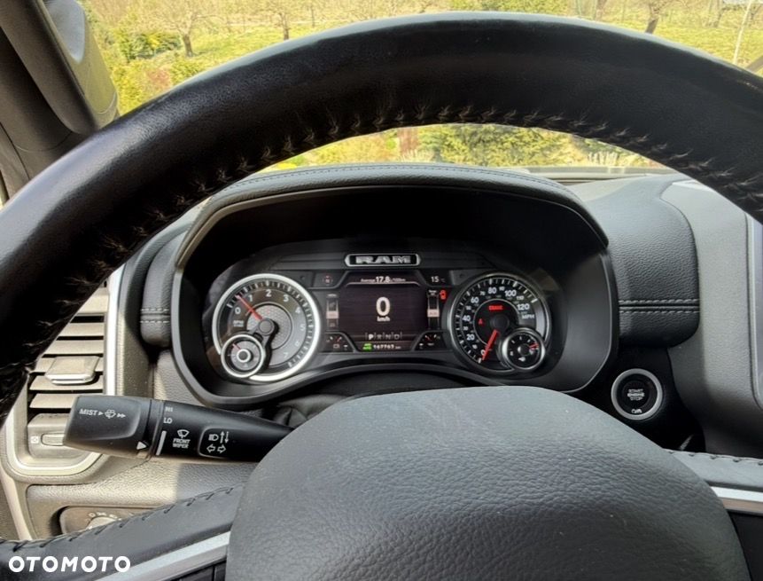 RAM 1500 Crew Cab Shortbed Laramie - 12