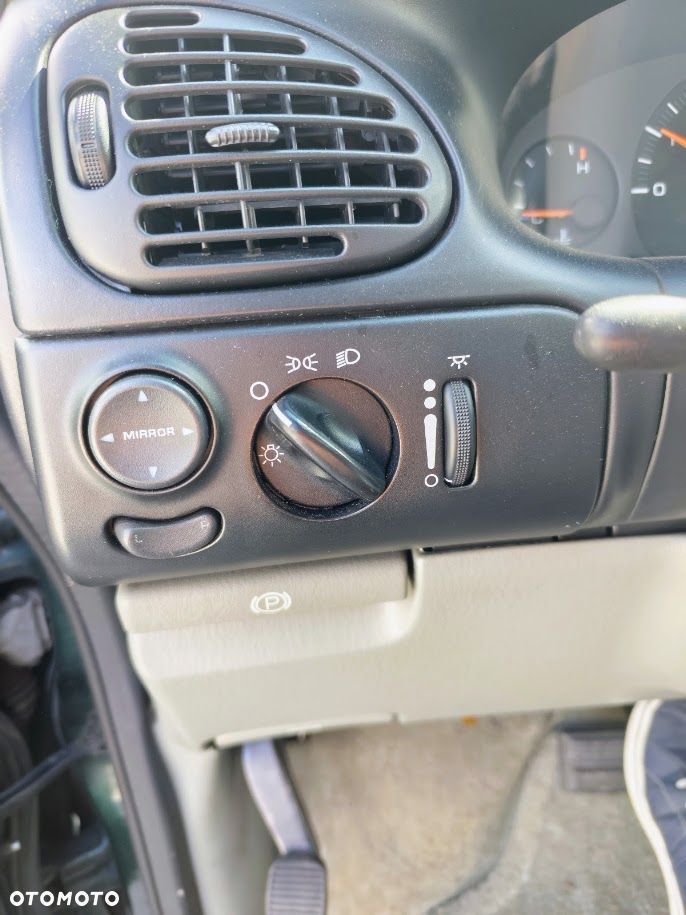 Plymouth Voyager - 9