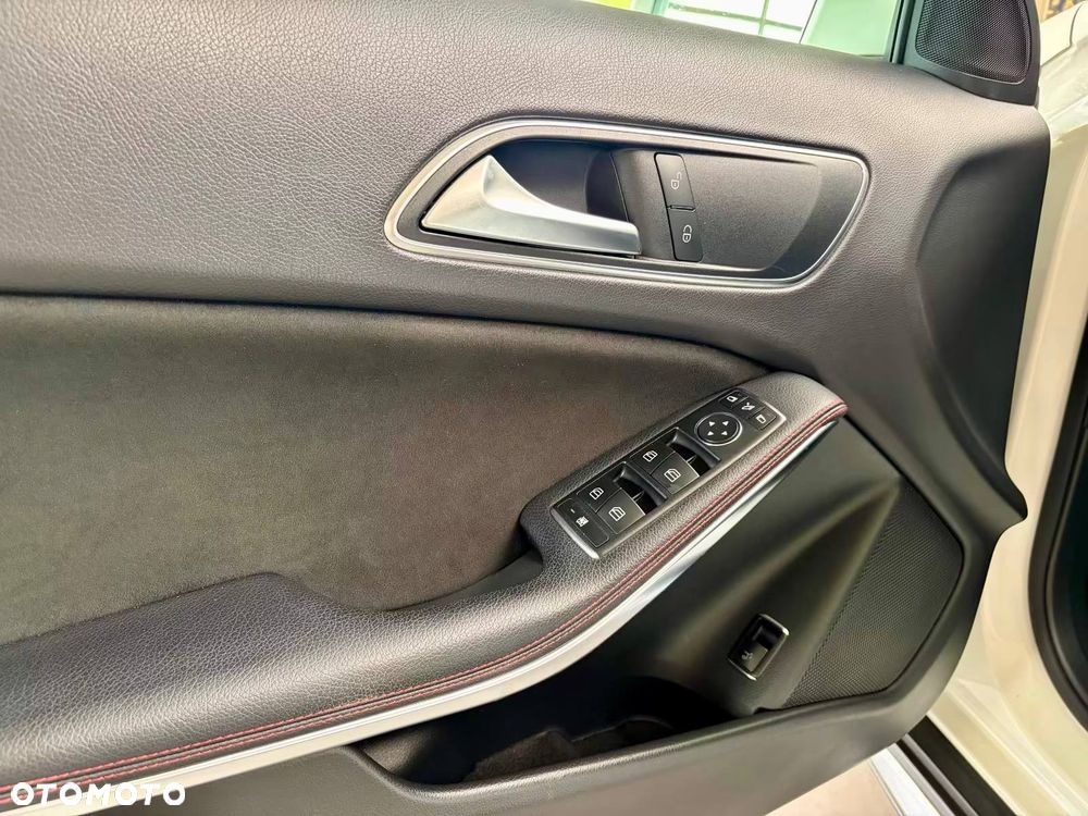 Mercedes-Benz GLA 220 4Matic 7G-DCT AMG Line - 19