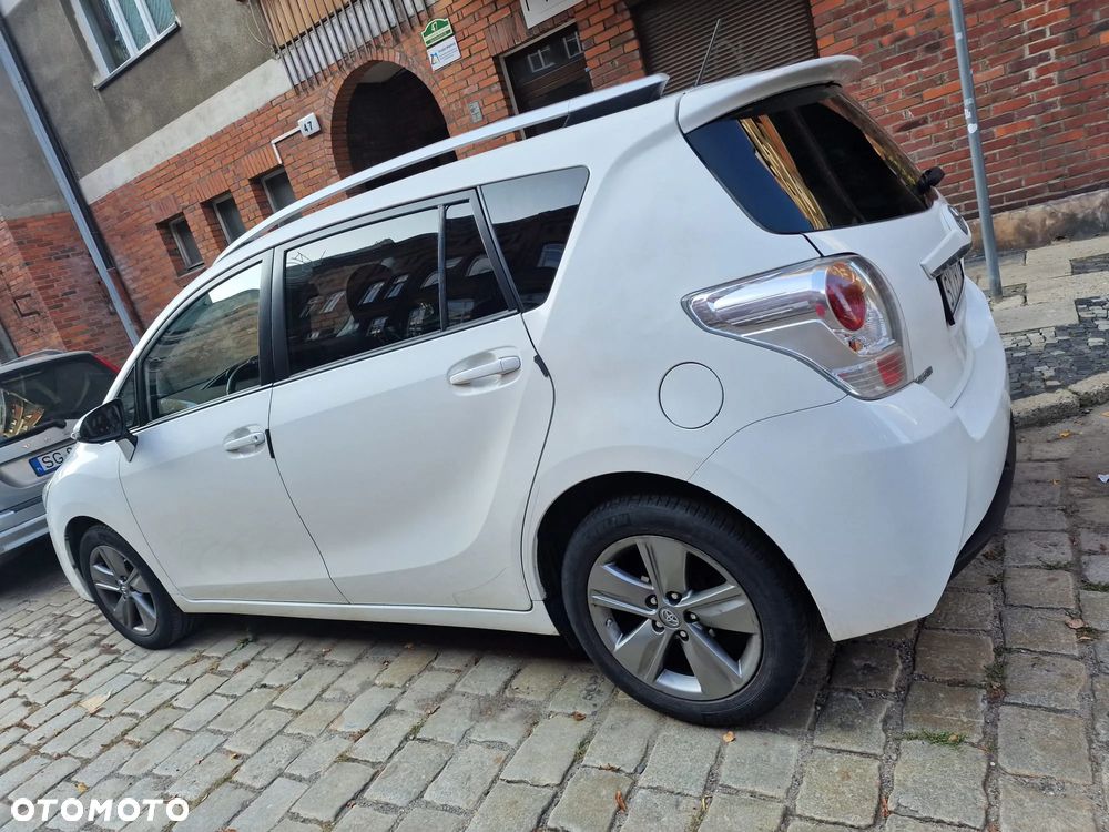 Toyota Verso 1.8 Prestige 7os - 9
