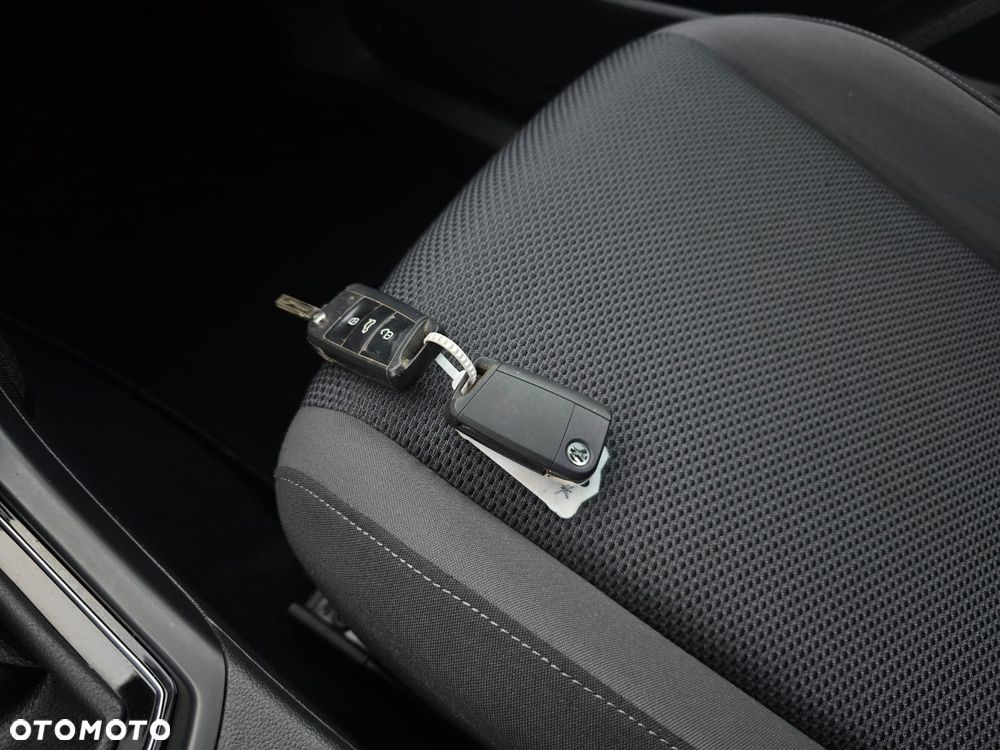 Volkswagen Touran - 12