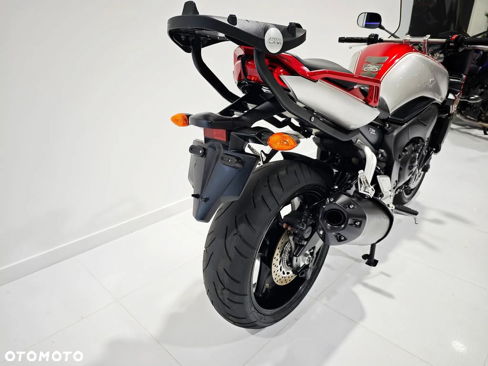 Yamaha FZ - 12