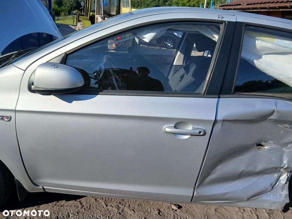 Hyundai I20 08- 1.2 B G4la SIlnik skrzynia  drzwi zderzak maska błotnik klapa  lakier FG - 10