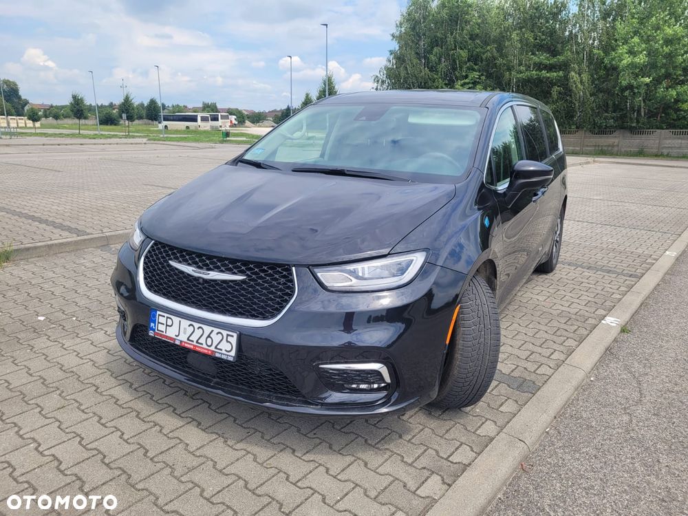 Chrysler Pacifica - 1
