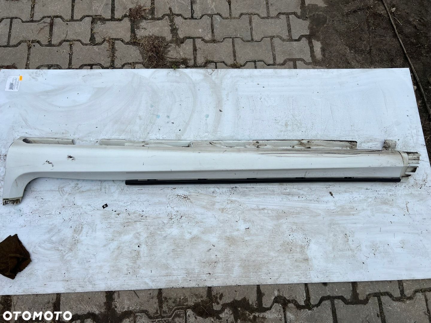 LISTWA PROGOWA LEWA VOLVO C30 R-DESIGN 30779138 R - 1