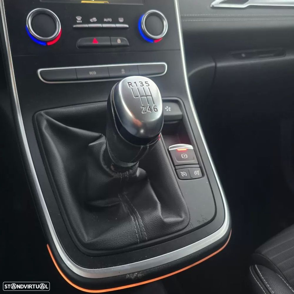 Renault Grand Scénic 1.6 dCi Intens SS - 19