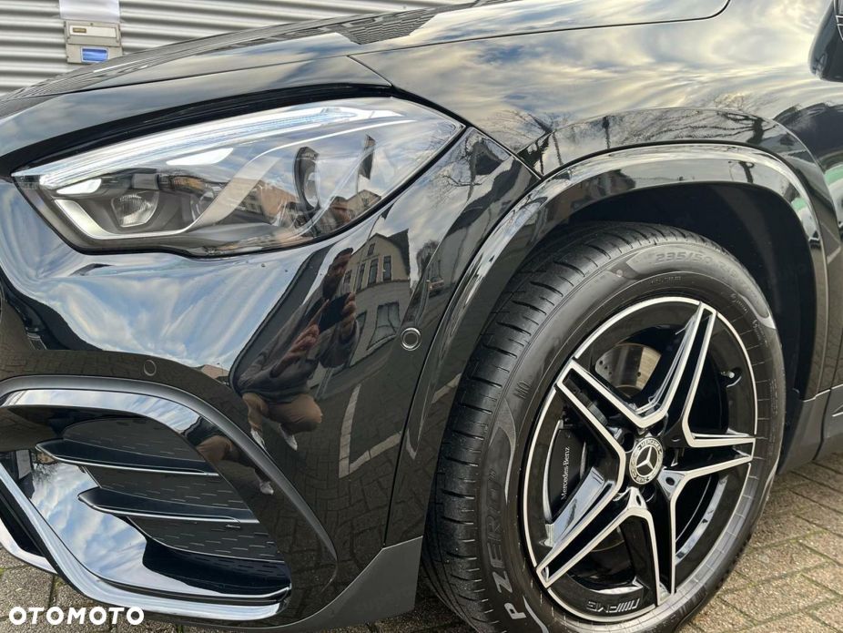 Mercedes-Benz GLA - 4