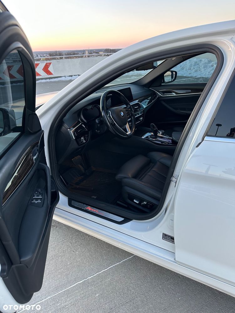BMW Seria 5 530i xDrive Sport Line - 10