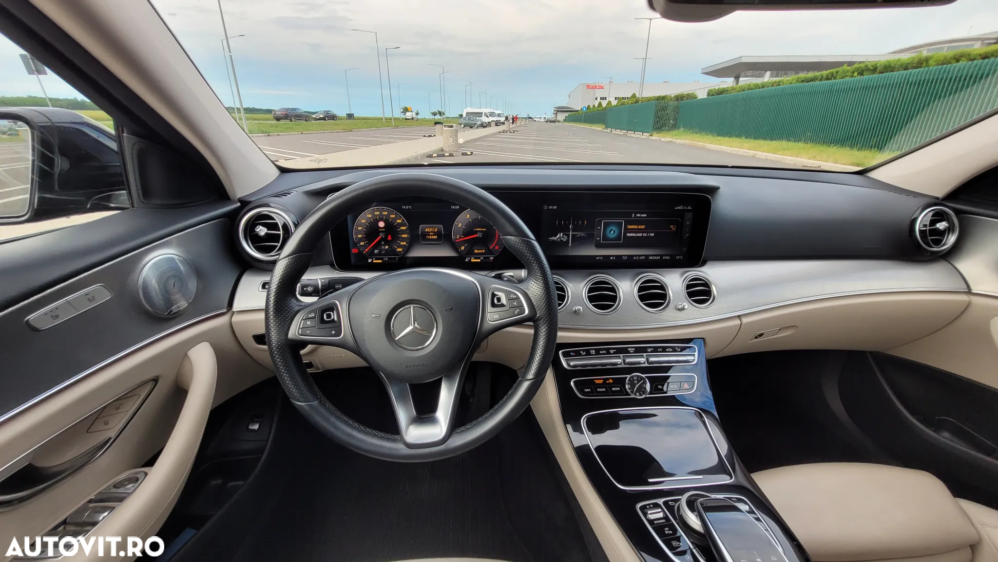 Mercedes-Benz E 200 4Matic 9G-TRONIC AMG Line - 9
