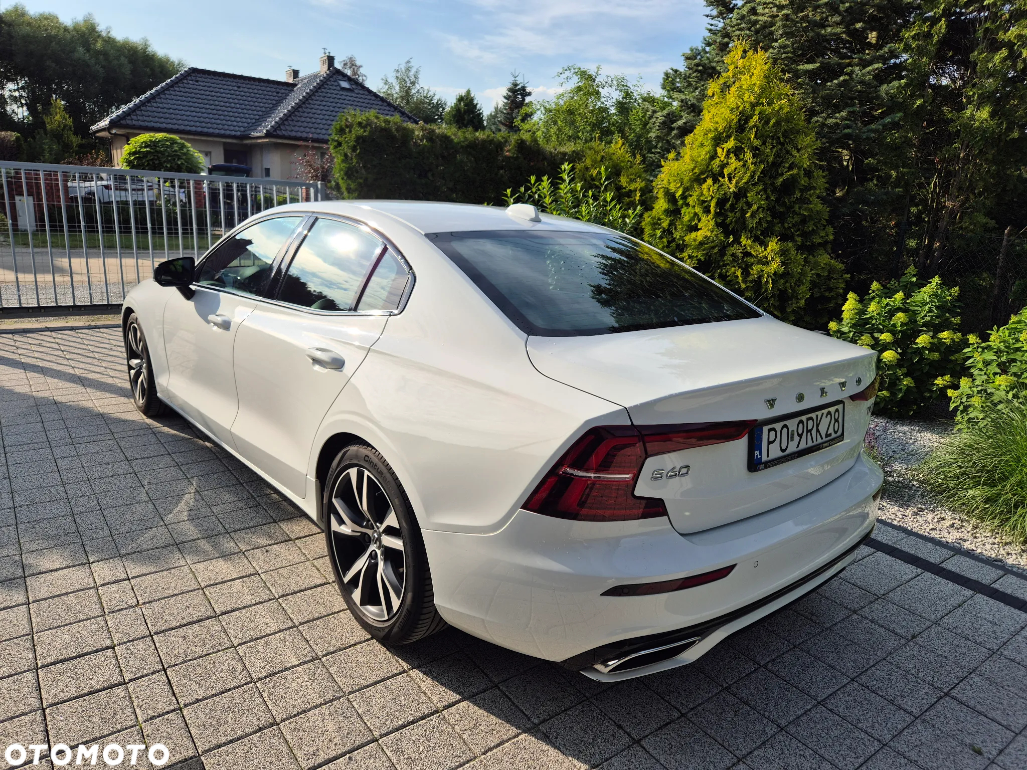 Volvo S60 T4 R-Design - 4