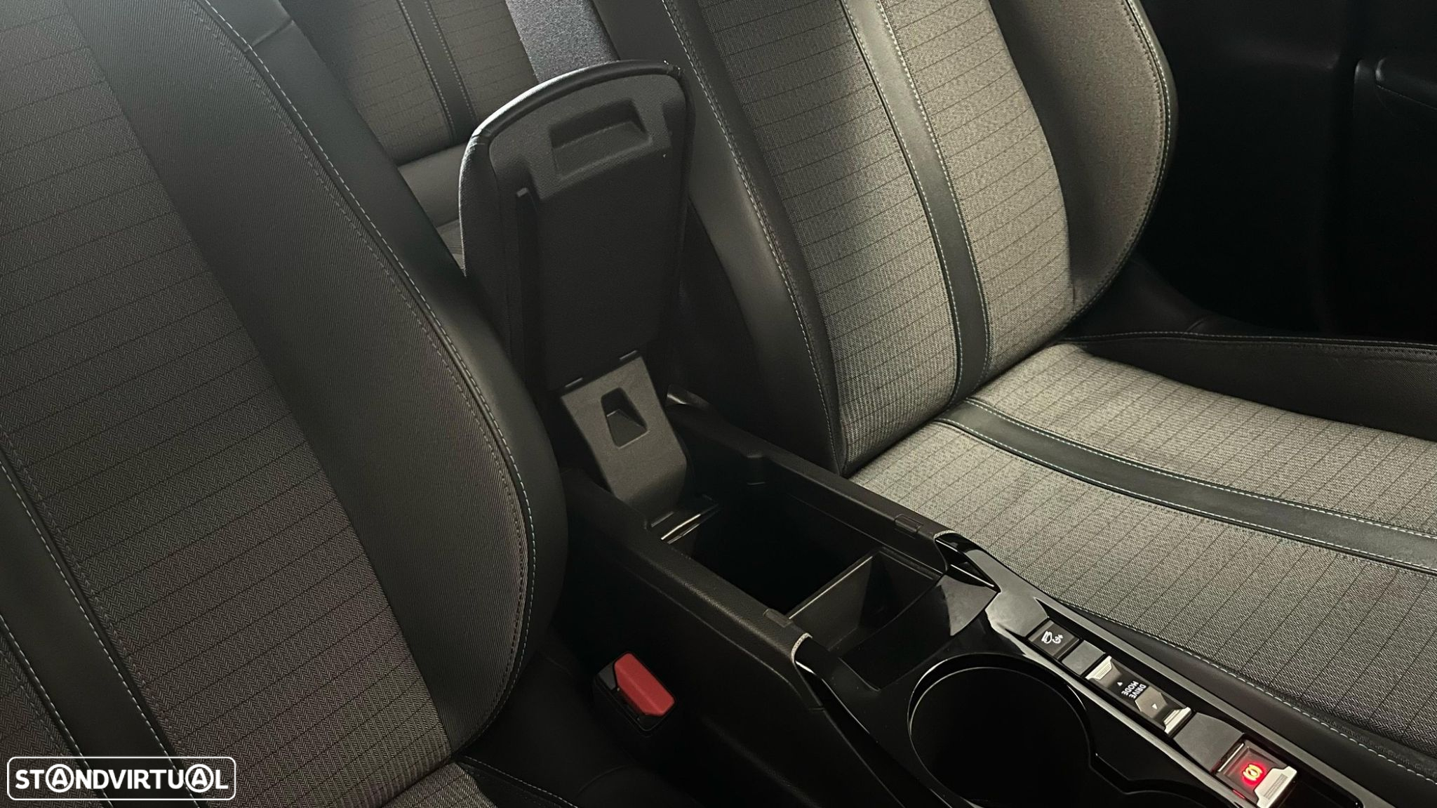 Peugeot e-2008 50 kWh Allure - 40