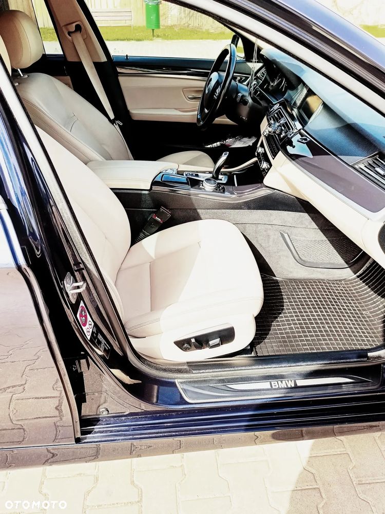 BMW Seria 5 520d xDrive - 12