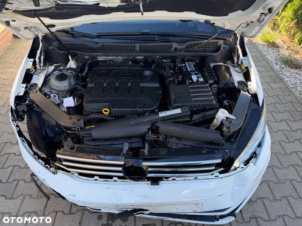 Volkswagen Touran - 12