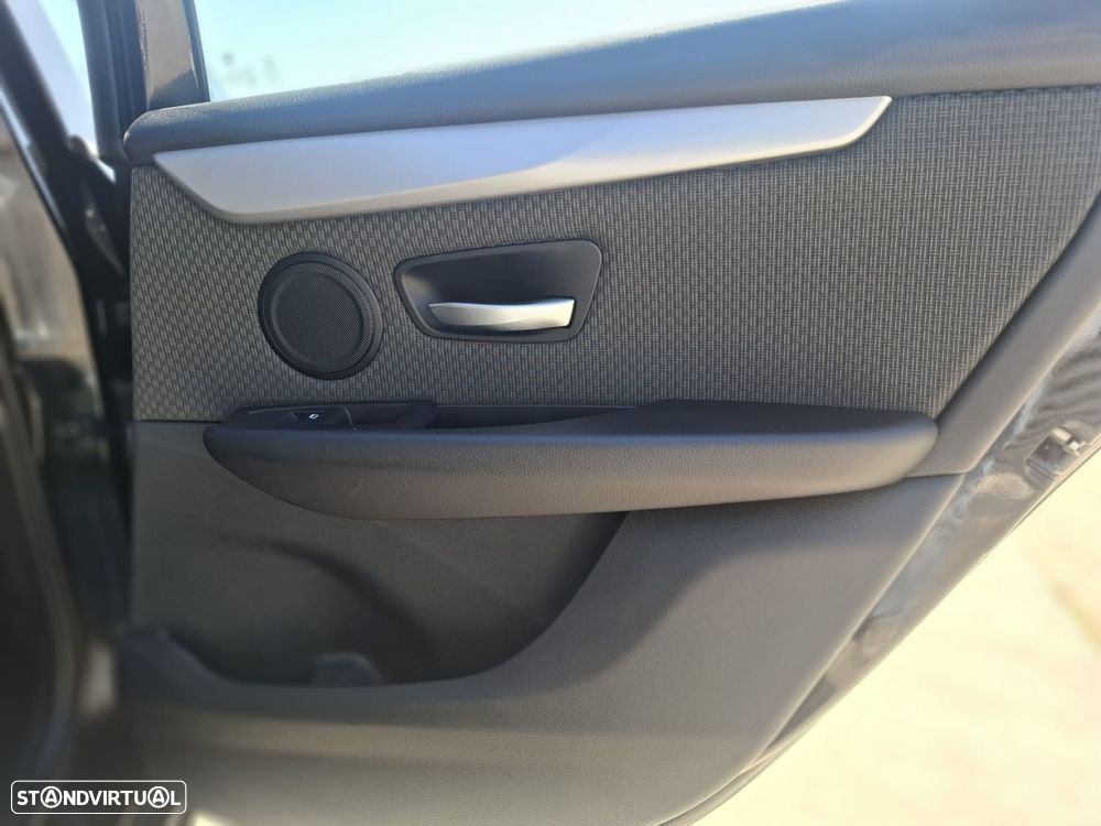 BMW 216 Active Tourer d Advantage Auto - 51