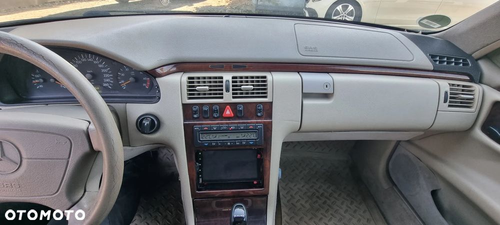 Mercedes-Benz Klasa E 420 T Avantgarde - 31