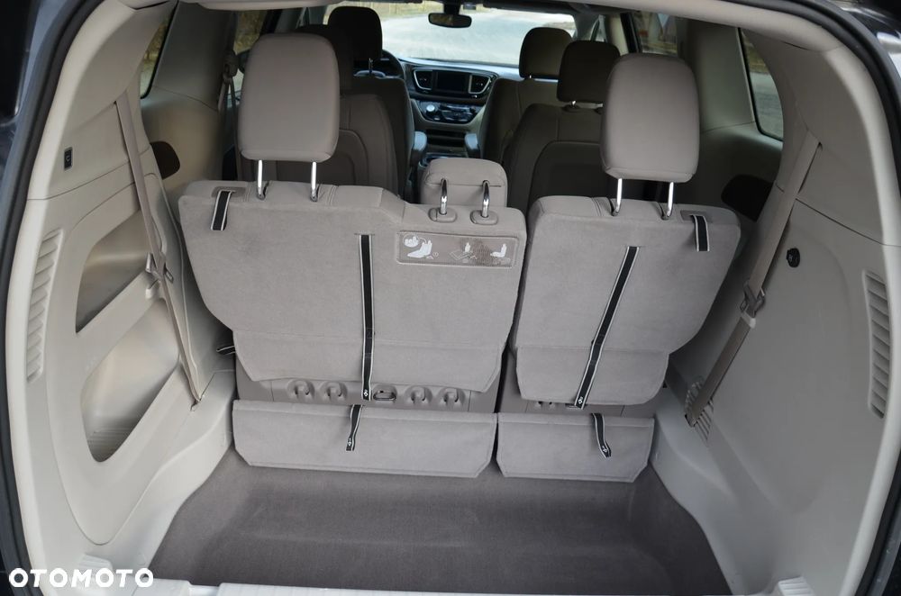 Chrysler Pacifica - 20