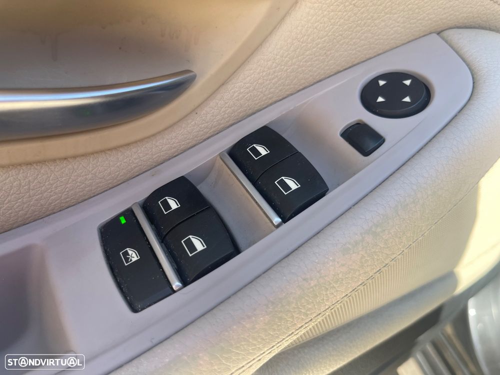 BMW 525 d Exclusive Auto - 13
