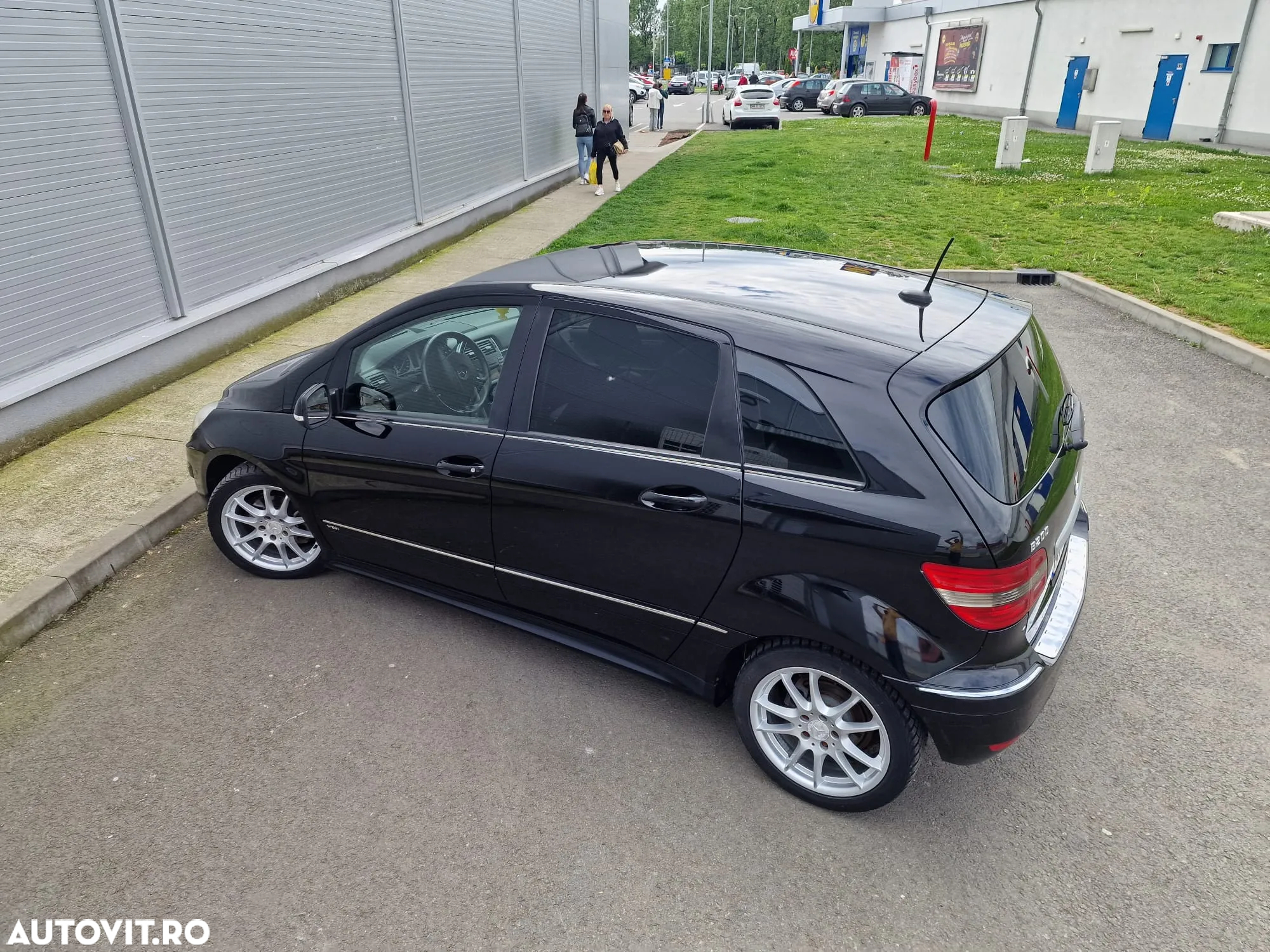 Mercedes-Benz B - 25