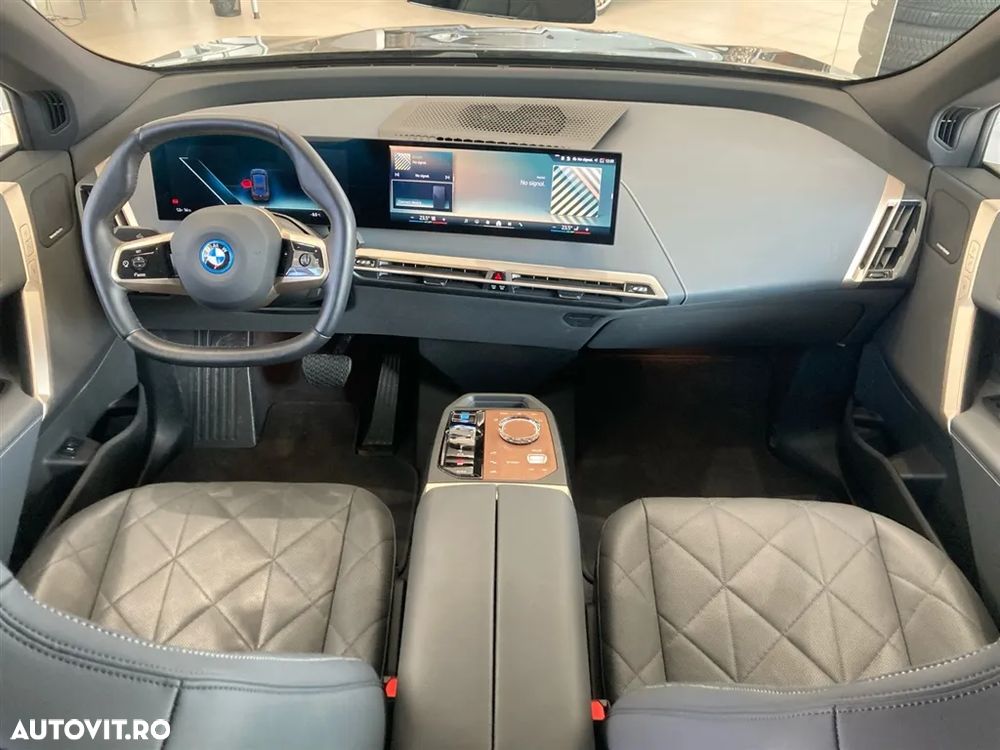 BMW iX xDrive50 - 12