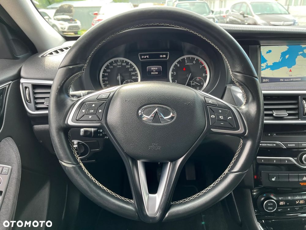 Infiniti Q30 - 24