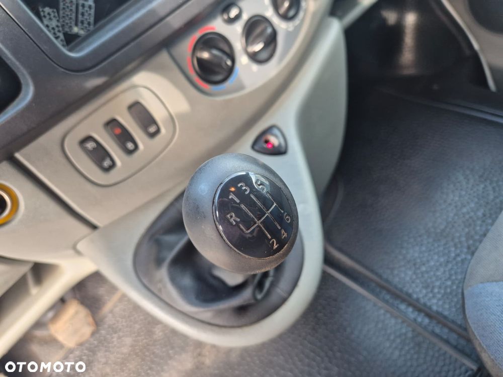 Renault Trafic 115KM / CHŁODNIA IZOTERMA / THERMO KING / PO SERWISACH / GOTOWY DO PRACY / WTYCZKA ZEWNĘTRZNA / 3 MIEJSCA / BEZWYPADKOWY - 19