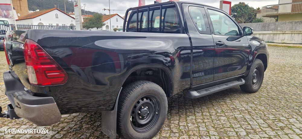 Toyota Hilux 2.4 D-4D 4WD CD CH Aut. - 9