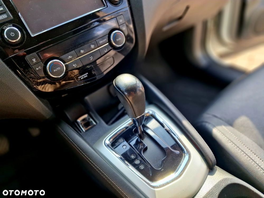 Nissan Qashqai 1.6 DCi Xtronic TEKNA - 11