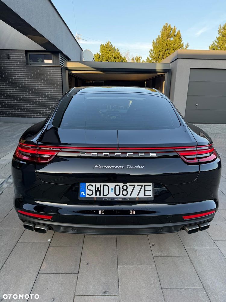 Porsche Panamera Turbo - 1