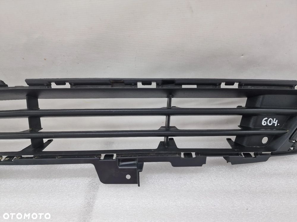 OPEL ZAFIRA C LIFT 16- KRATKA ŚRODKOWA ZDERZAKA PRZEDNIEGO , NR 39079784 / 341601492 , NR AUKCJI NK604 - 5
