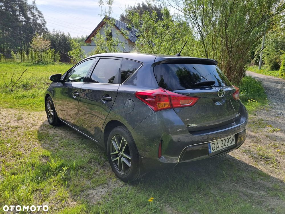 Toyota Auris 1.6 Premium + - 7