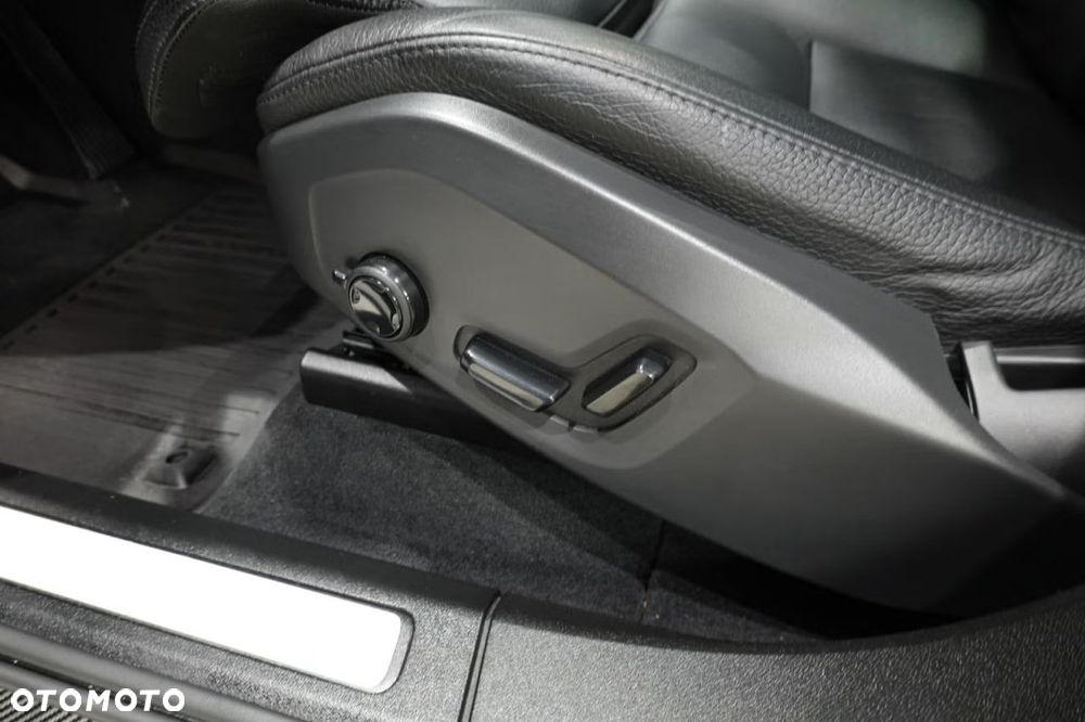 Volvo XC 60 T6 Plug-In Hybrid AWD R-Design - 14