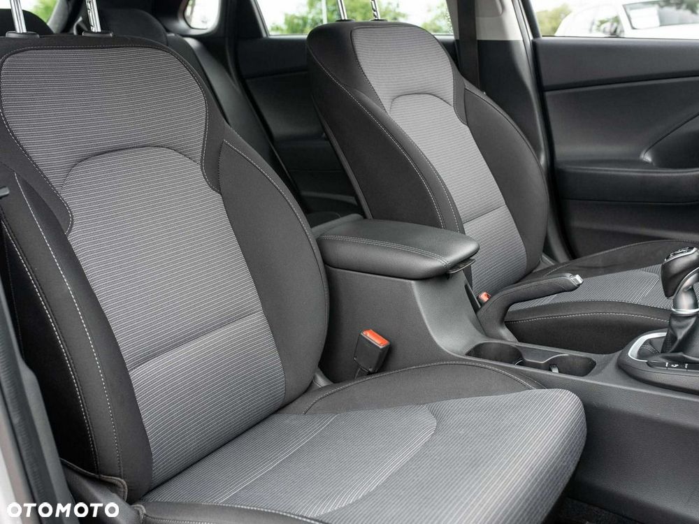 Hyundai i30 1.5 DPI Classic + - 23