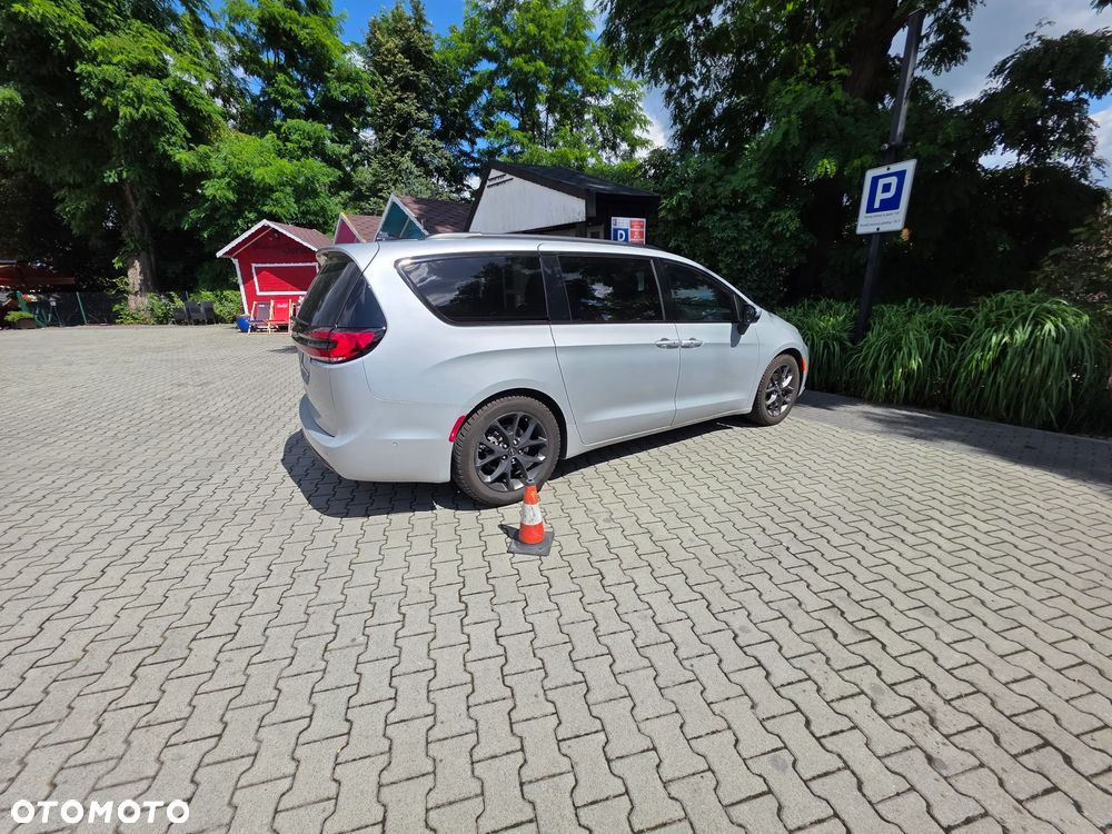 Chrysler Pacifica - 3