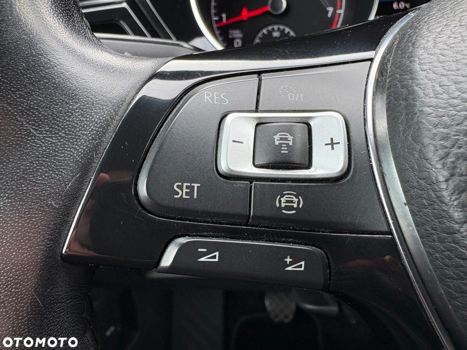Volkswagen Touran 1.5 TSI EVO Highline - 25