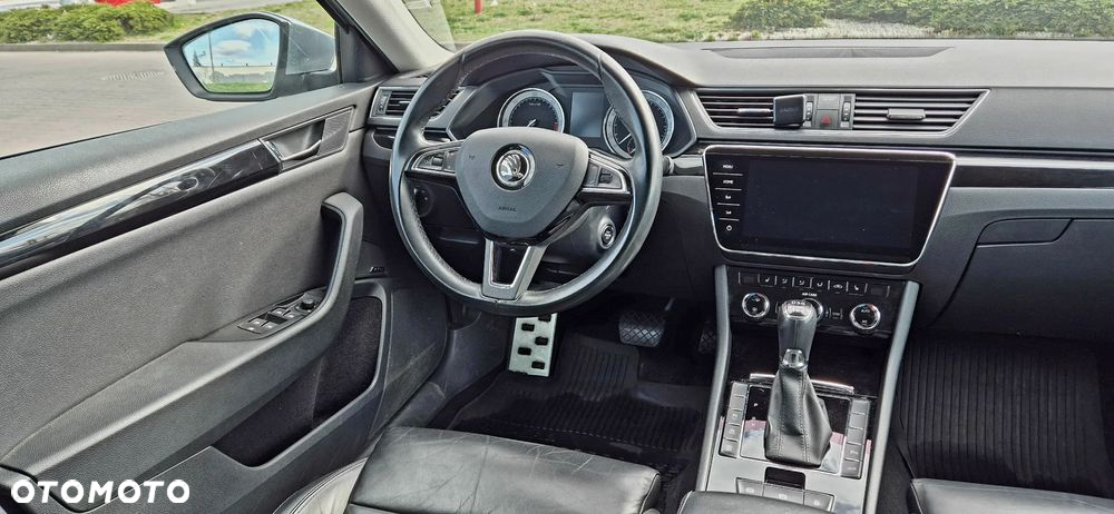 Skoda Superb 2.0 TDI 4x4 L&K DSG - 9