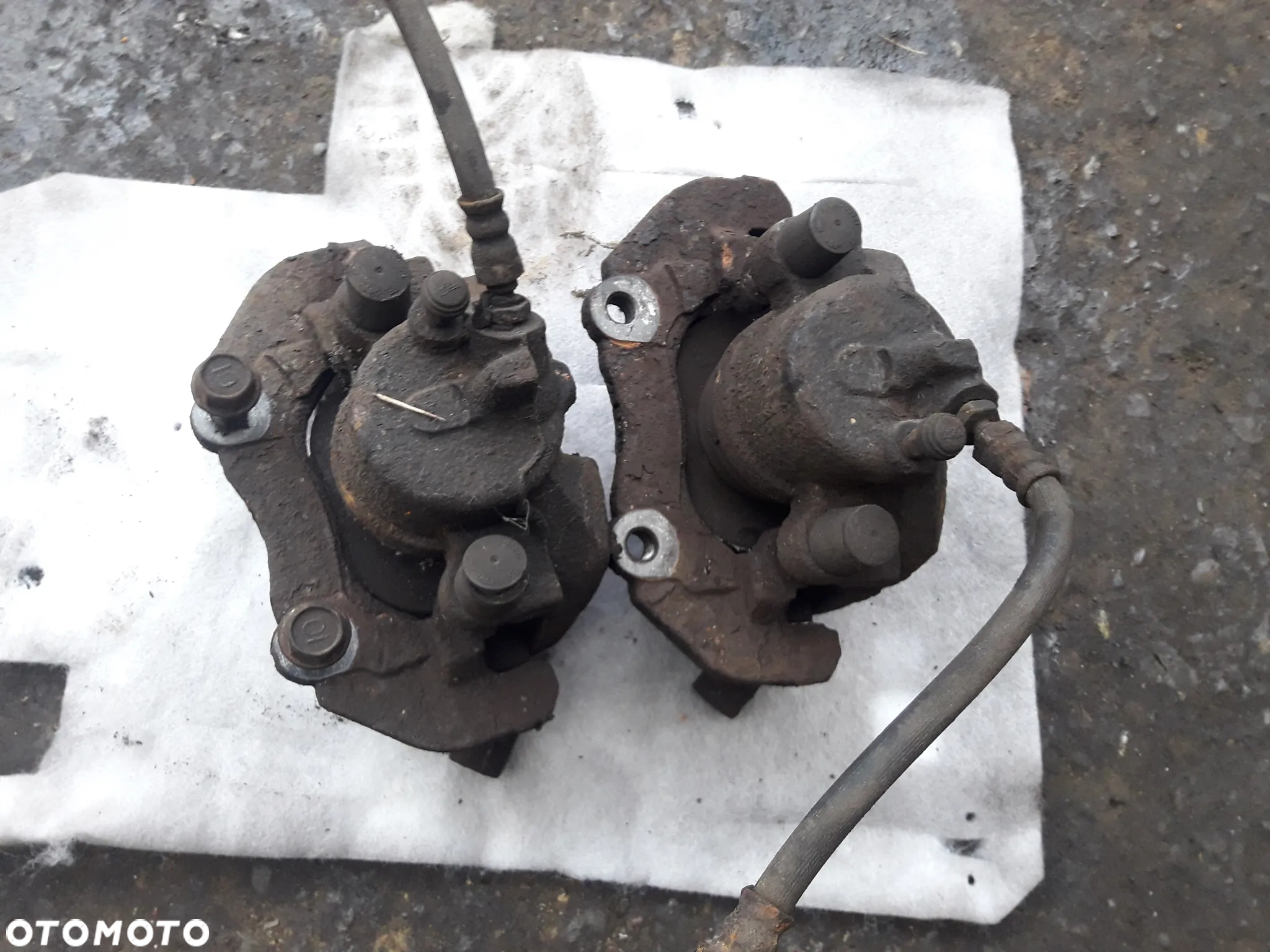 Mazda 3  5  1.8 2.0 16V 2.0 citd 2.3 16V   Zacisk hamulcowy przedni przód Jarzmo lewy prawy - 2