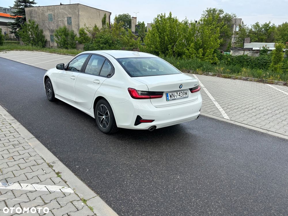 BMW Seria 3 318i - 5