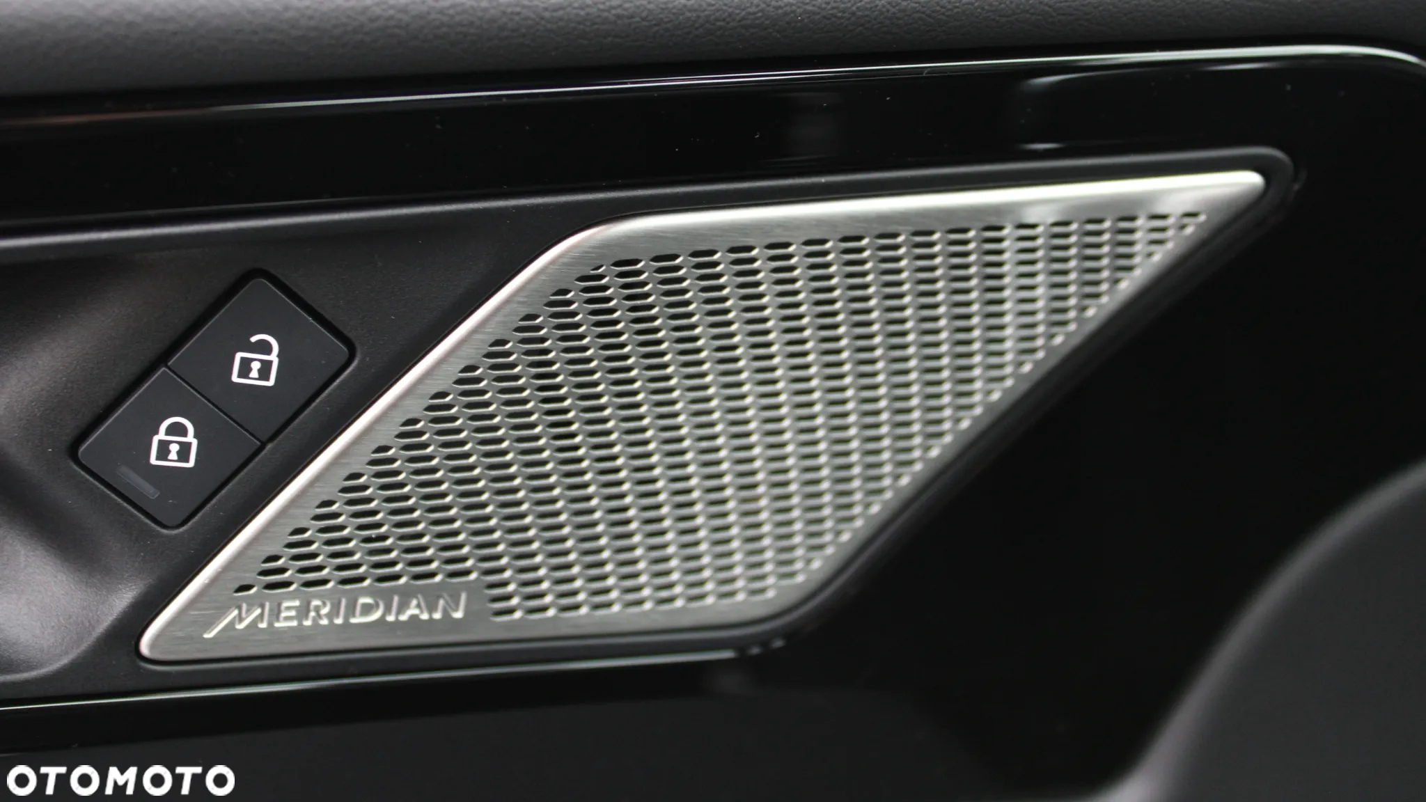 Jaguar XE - 19