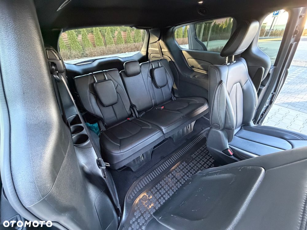 Chrysler Pacifica - 17