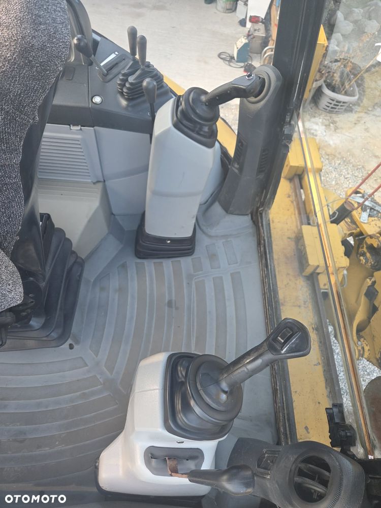 Caterpillar Cat 434E - 24