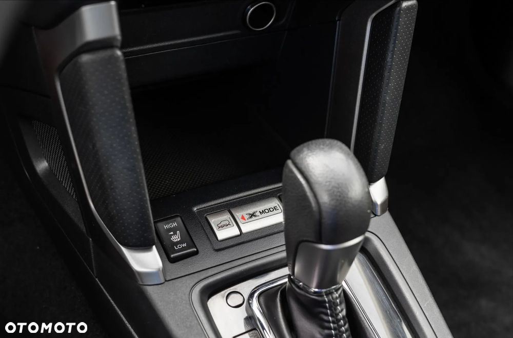 Subaru Forester 2.0 XT Platinum Lineartronic - 24