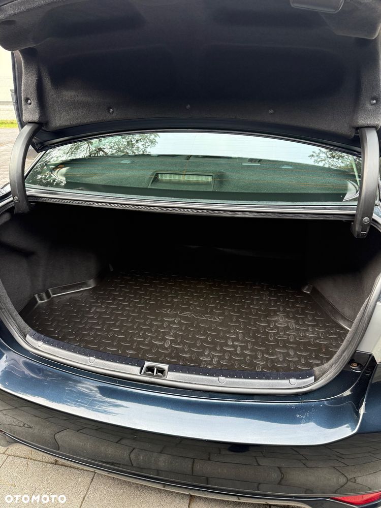 Toyota Avensis 1.8 Sol - 24